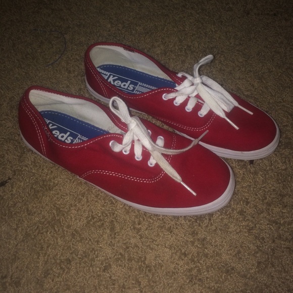 Red basic shoes