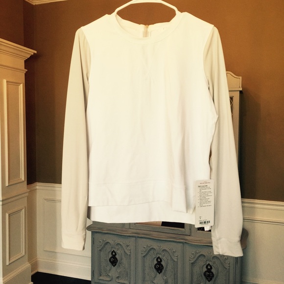 Lululemon Warm up Crew top