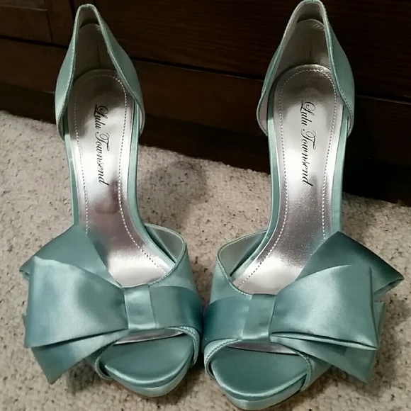 aqua brand heels