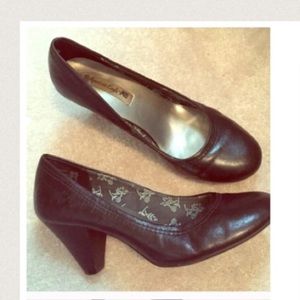 LAST CHANCE American Eagle Kitten Heels