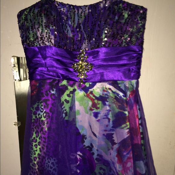 Fun, Funky, size 9/10 short purple/print dress!