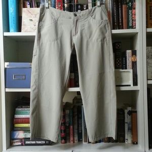 Lightweight cropped Patagonia pants