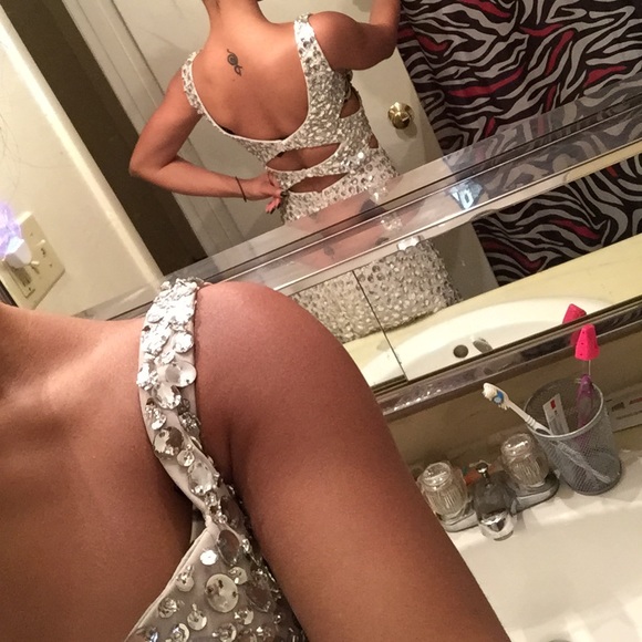 CUSTOM PROM DRESS🔚🔜Ⓜ️ - Picture 3 of 4