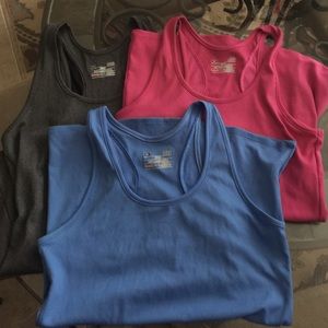 Under armor workout tops size large
