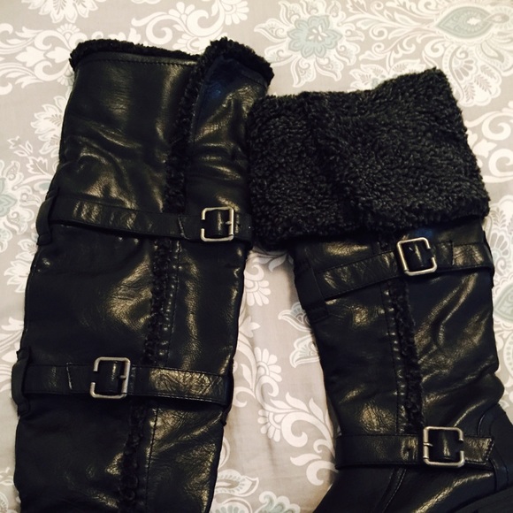 Over the knee black boots - Picture 3 of 4