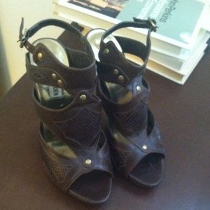 Steve Madden peep toe leather gladiator heels