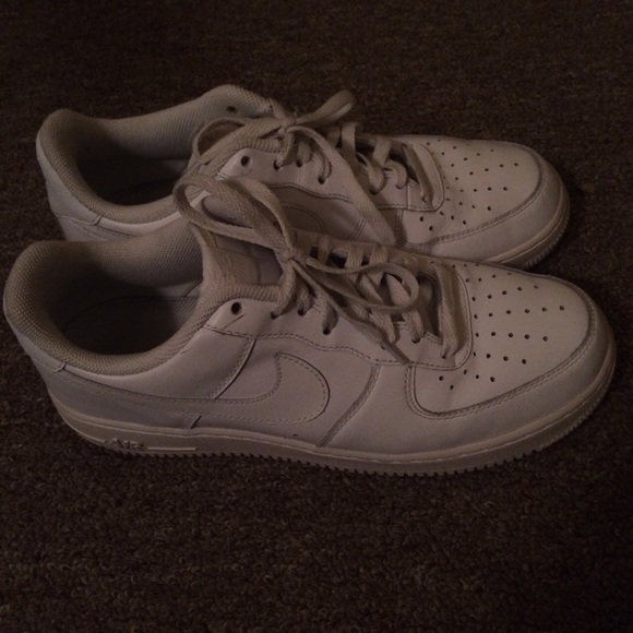 white nike Air Force 1's