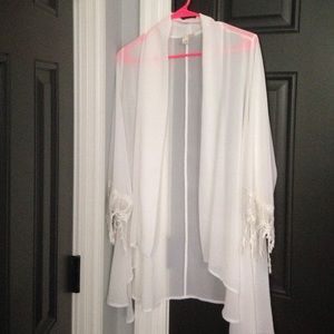 White flowy lace sleeved kimono