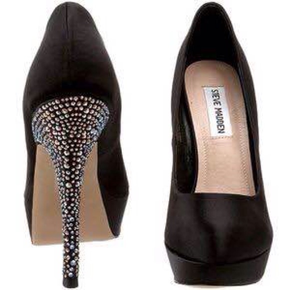 Steve Madden Shoes - Black satin Steve Madden lower price for I hour