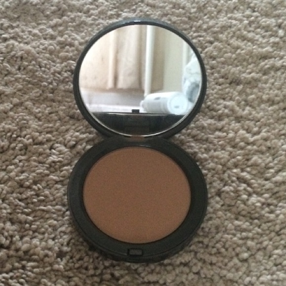 Bobbi Brown bronzing powder