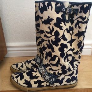 Sugar cloth boots