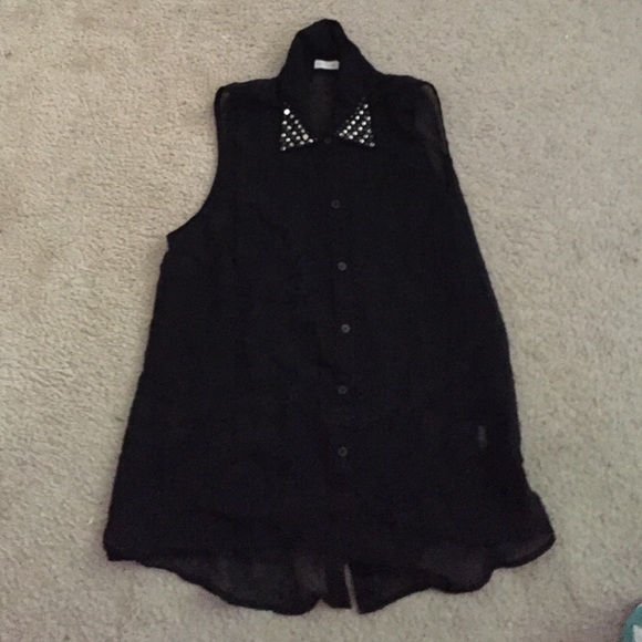 A nice black top with a sparkly collar!