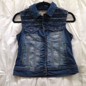 Super cute little denim vest with embroidery