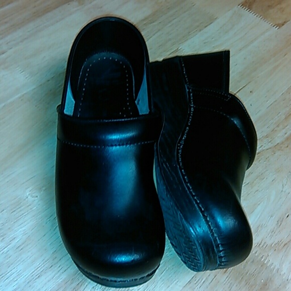 Black danskos