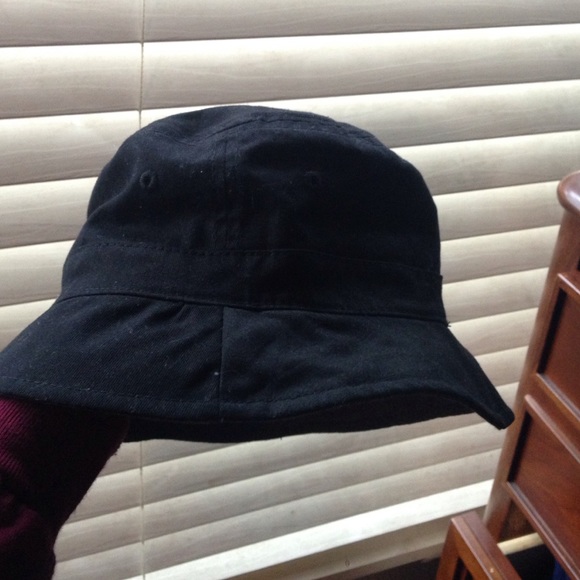 Black/grey reversible bucket hat