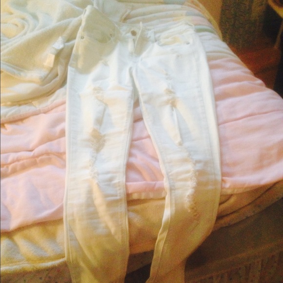 High waisted shredded white jeans NWOT
