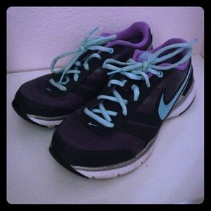 Women's nike tennis shoes