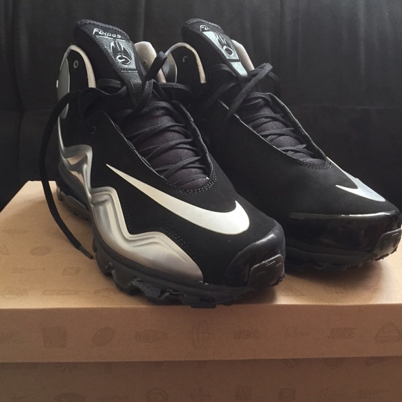 ON HOLD! MENS Nike Flyposite