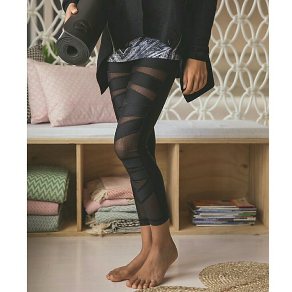 SOLD! Lululemon 8 High Times Tech Mesh *shine
