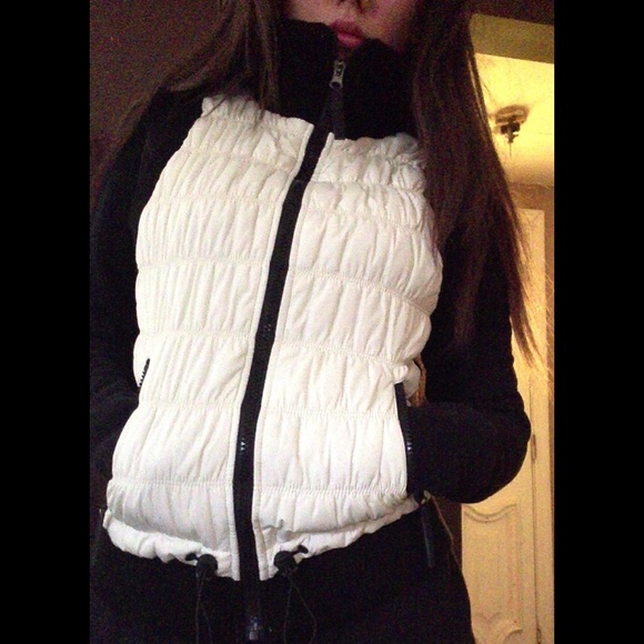 Calvin Klein performance puffy, black&white vest