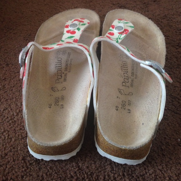 Sandals - Picture 2 of 4