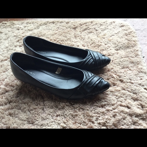 Black flat shoes