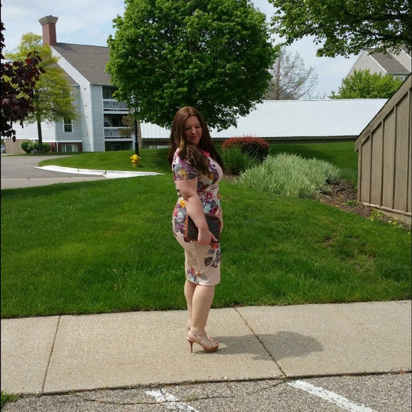 🚫🚫SOLD🚫🚫🎉🎉HOST PICK🎉🎉 Flower print dress - Picture 4 of 4