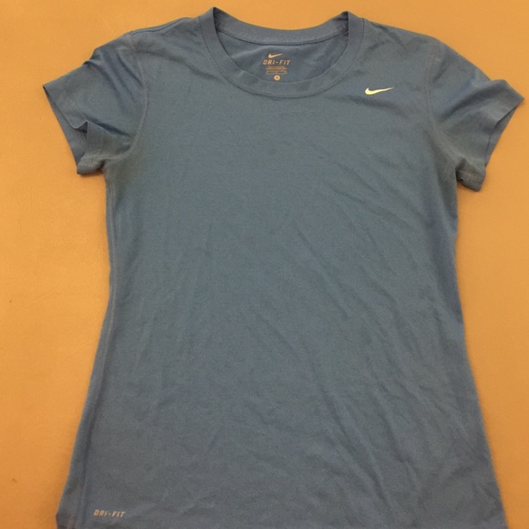 Nike Dri-Fit workout shirt - Picture 1 of 2