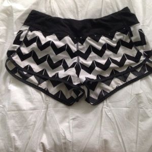 Lulu lemon chevron running shorts