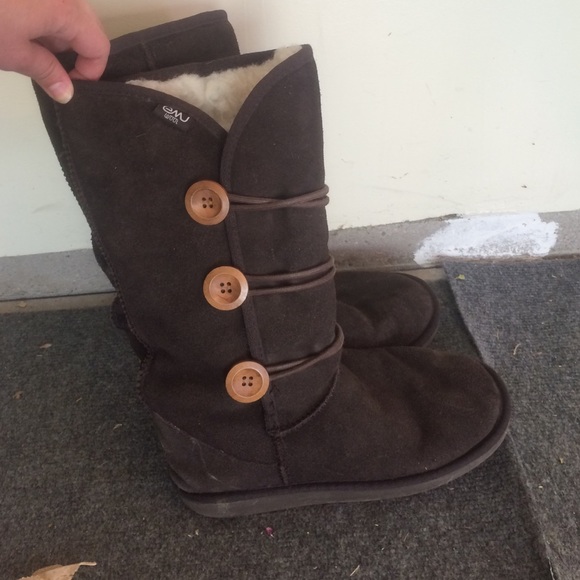 Emu brown boots