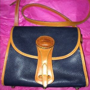 Dooney and Bourke cross body purse $50🅿️🅿️