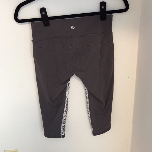 Flower patterned crops - Picture 2 of 2