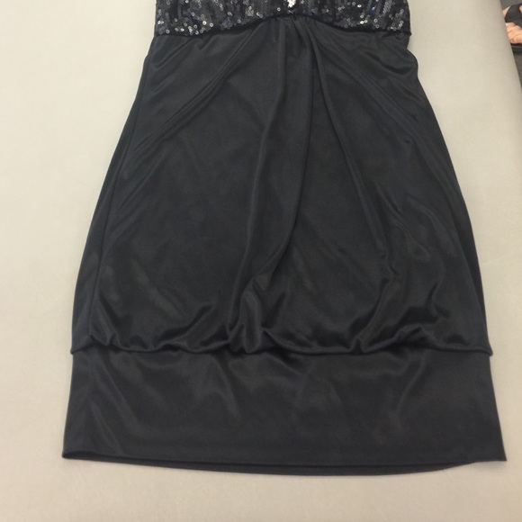 Black dress - Picture 3 of 3