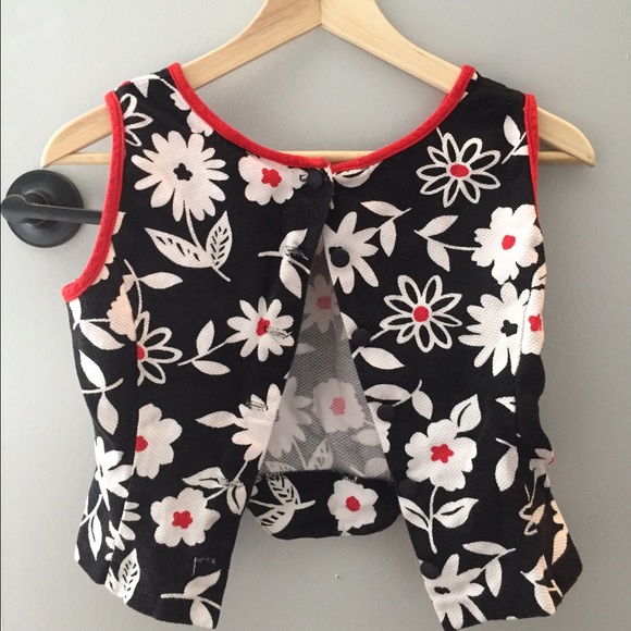 🌟🌟🎉HOSTPICK🎉💋💋Beautiful Floral Crop Top - Picture 2 of 2