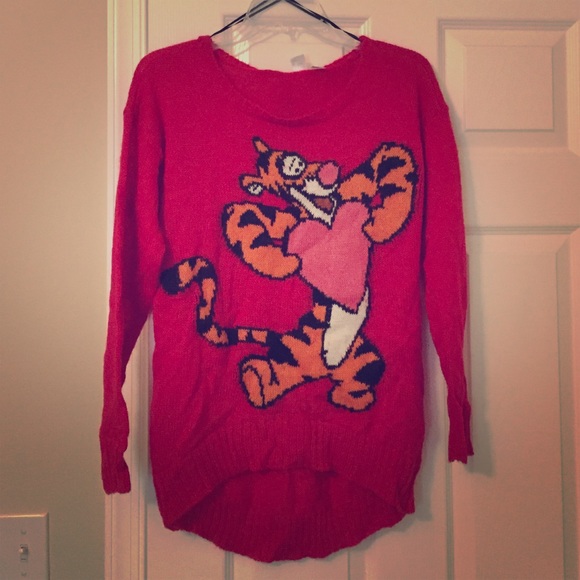 H&M Tigger Sweatshirt & Straw Beach Hat