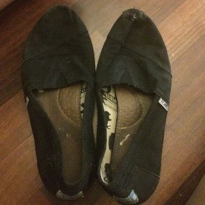 Used black toms