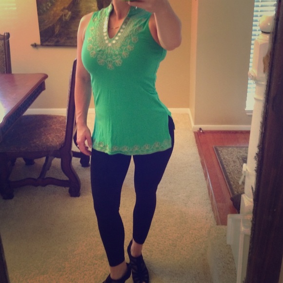 Green sleeveless long v-neck top with stitching