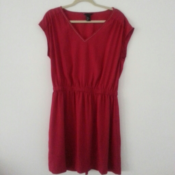 Red v-neck short dress - Picture 2 of 3