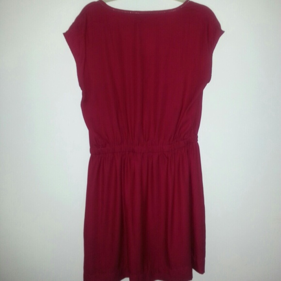 Red v-neck short dress - Picture 3 of 3