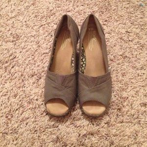 TOMS wedges