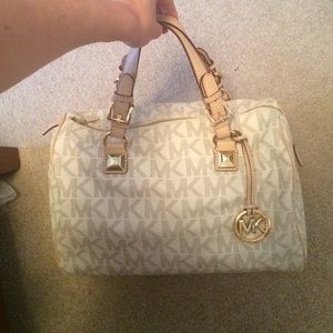 Beautiful Michael Kors handbag