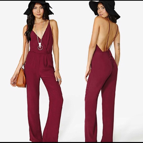 Host pick 🌟| Burgundy V-neck backless jumpsuit 😍