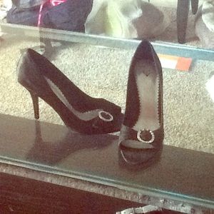 Black pumps