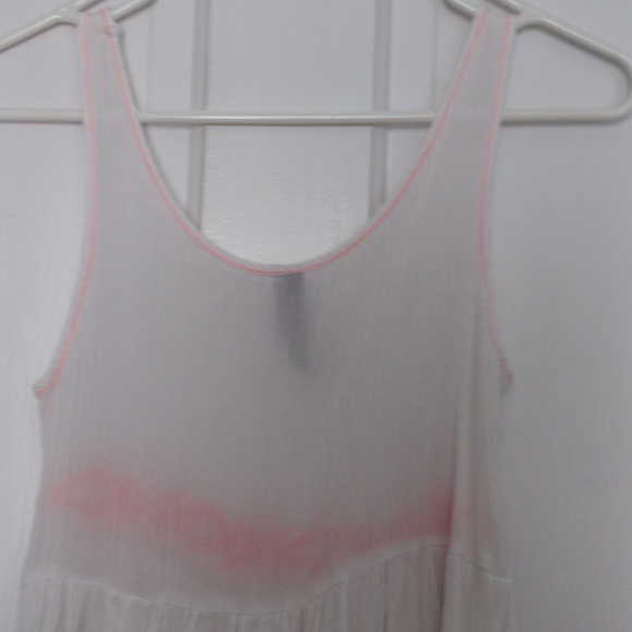 White crop top with neon pink detail - Picture 2 of 3