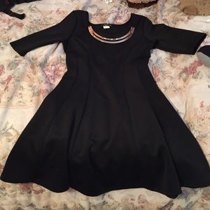 A black dress with short sleeves
