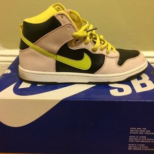 Nike dunk high premium sb "miss piggy"