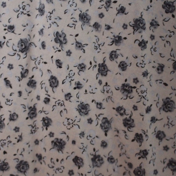 Loose Fit Floral Tank - Picture 3 of 3