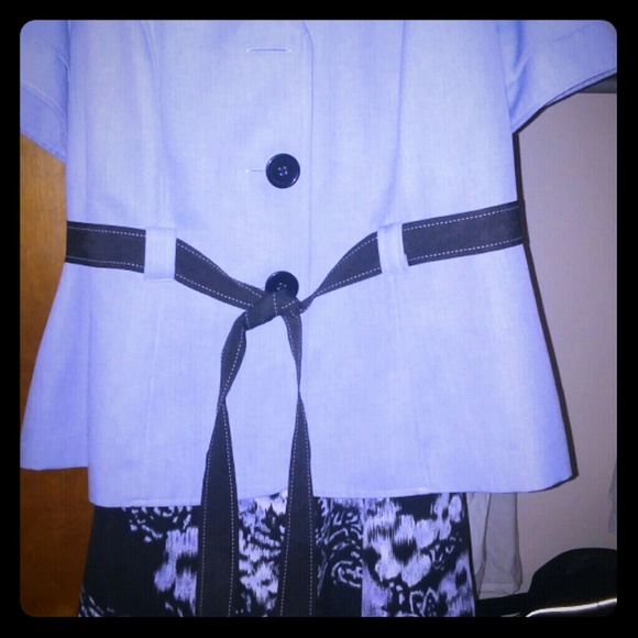 Skirt suit