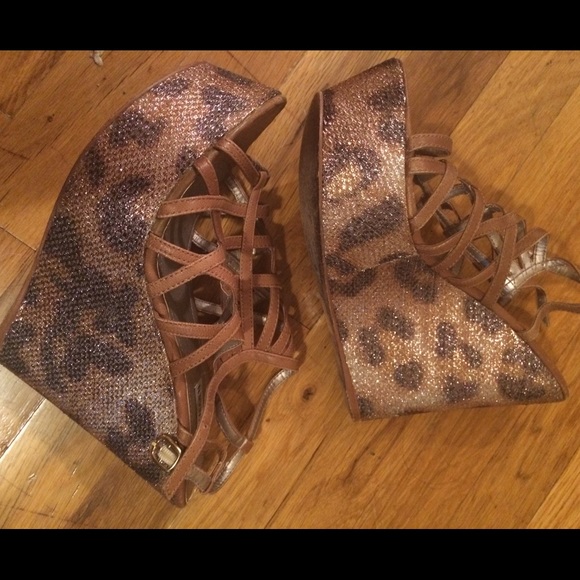 Steve Madden Spider leather platforms STUN!
