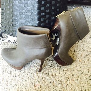 Jessica Simpson-Gray Booties